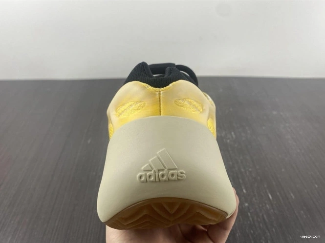 Yeezy 700 V3 Adidas Safflower Mono HP5425 0815